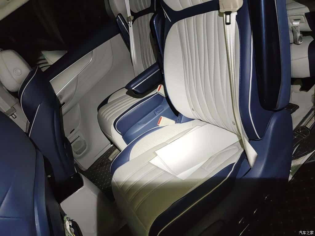 Roewe iMAX8, 2022 15