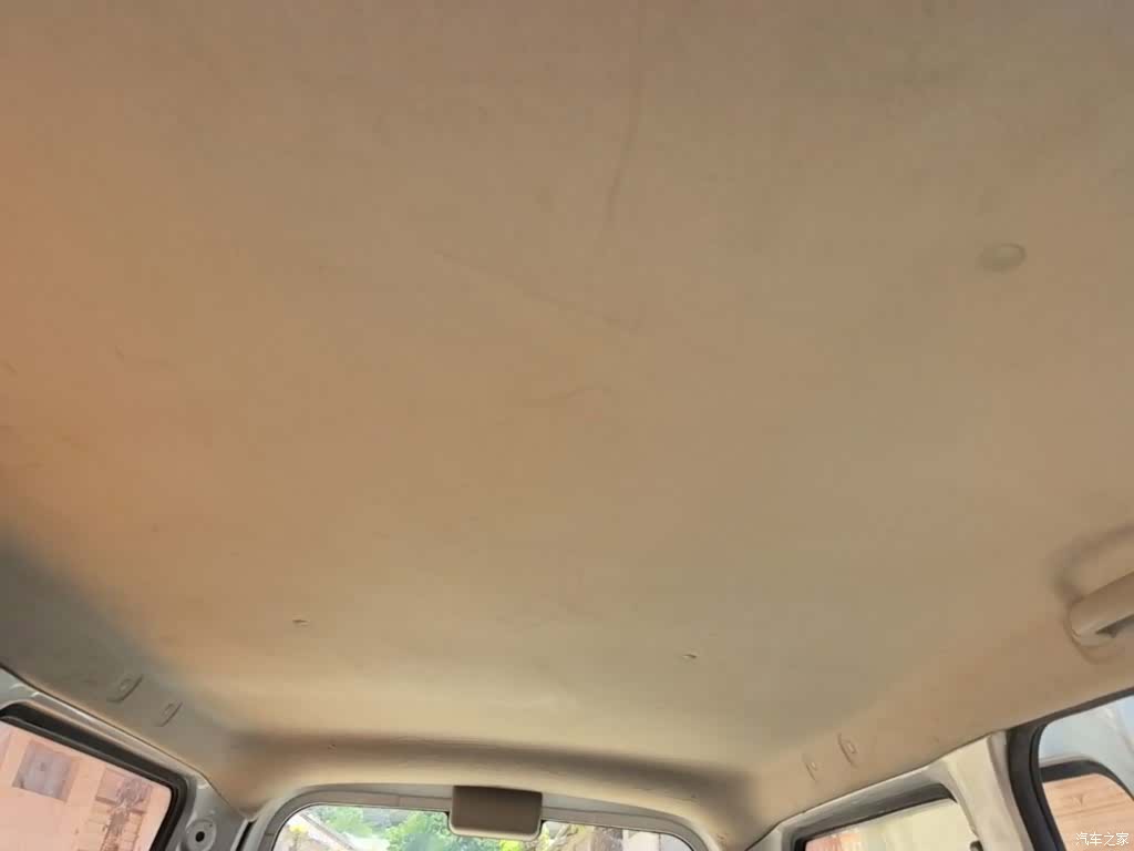 Wuling V, 2018 18