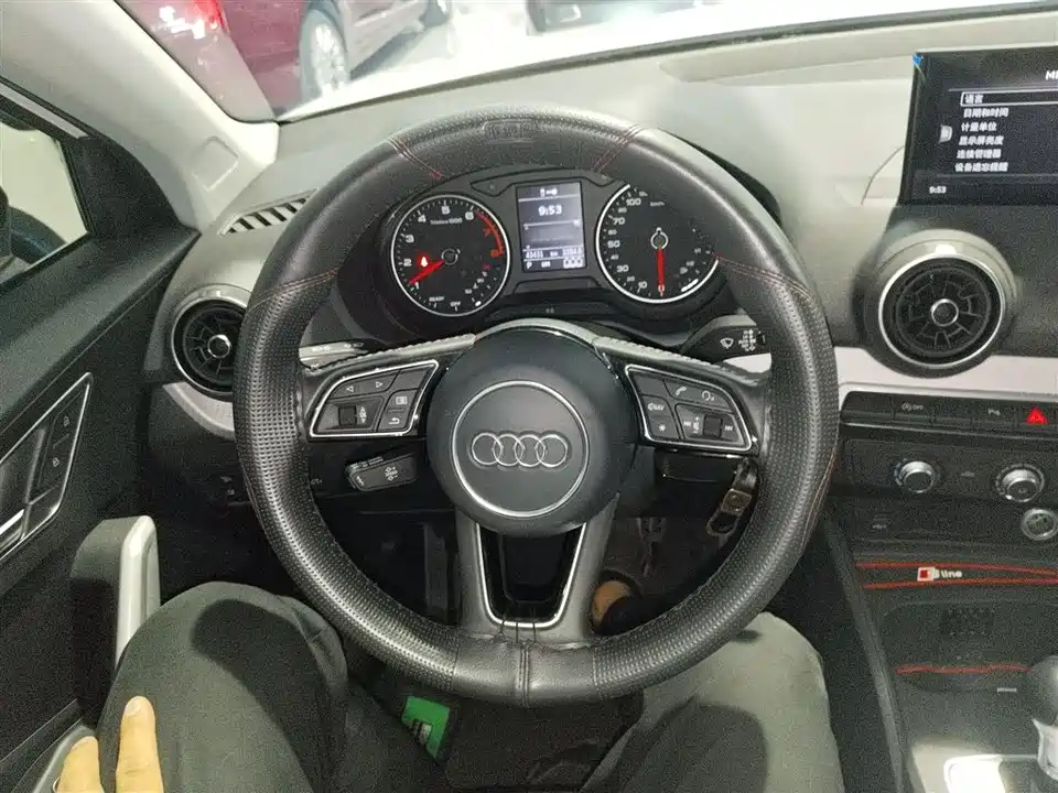 Audi Q2L