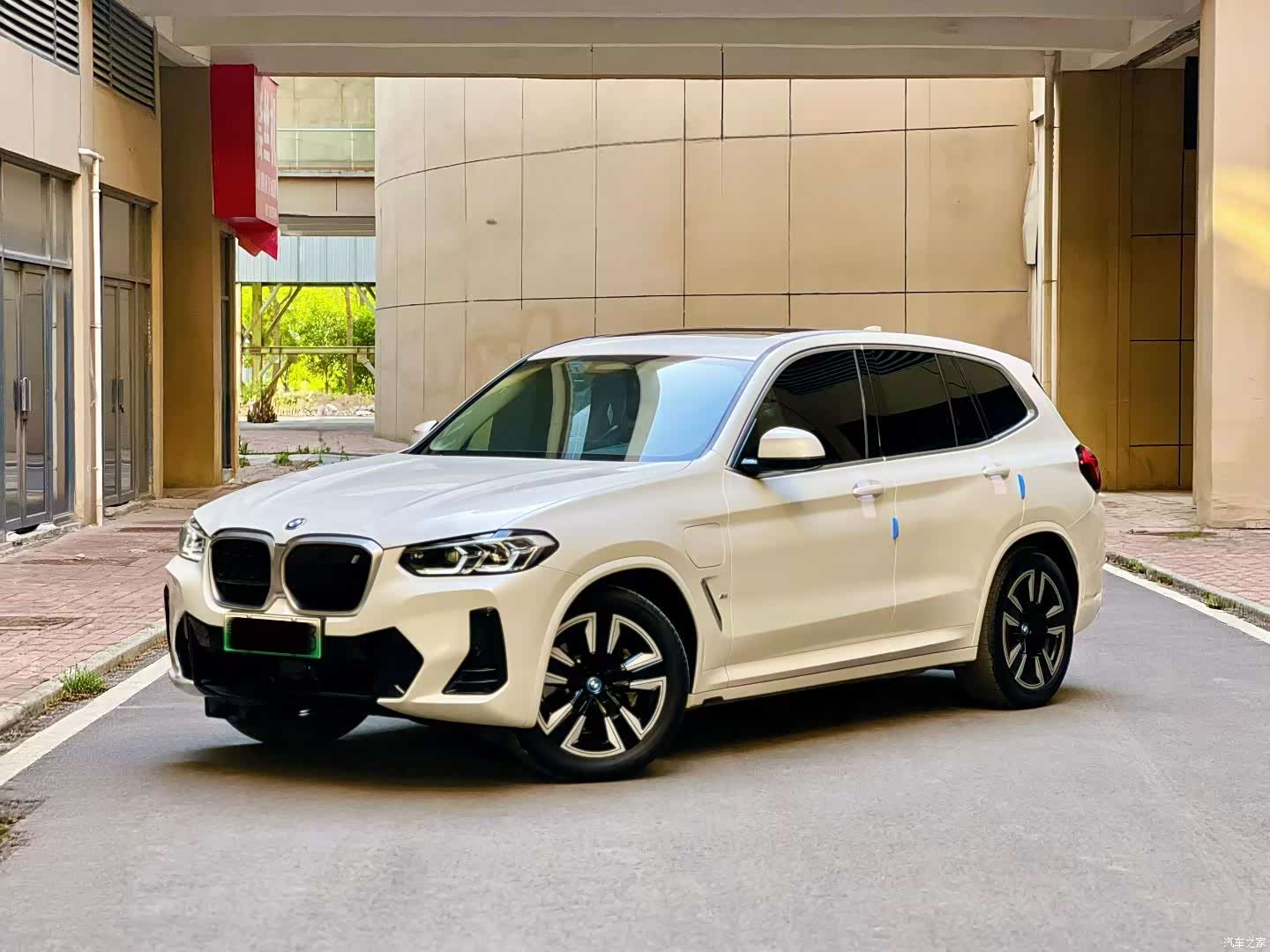 BMW iX3, 2024 1