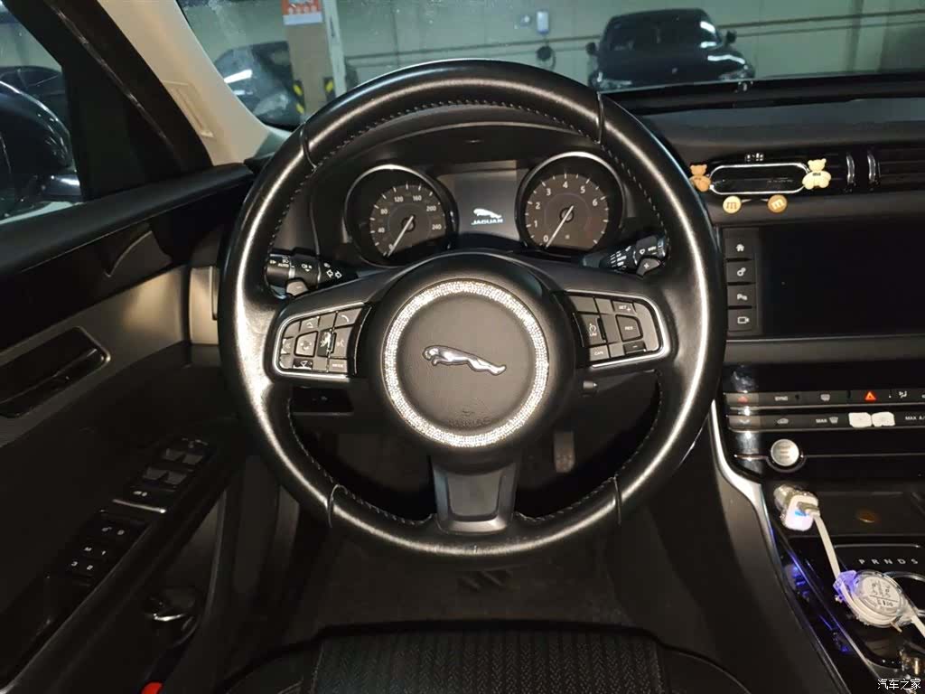 Jaguar XF, 2016 3