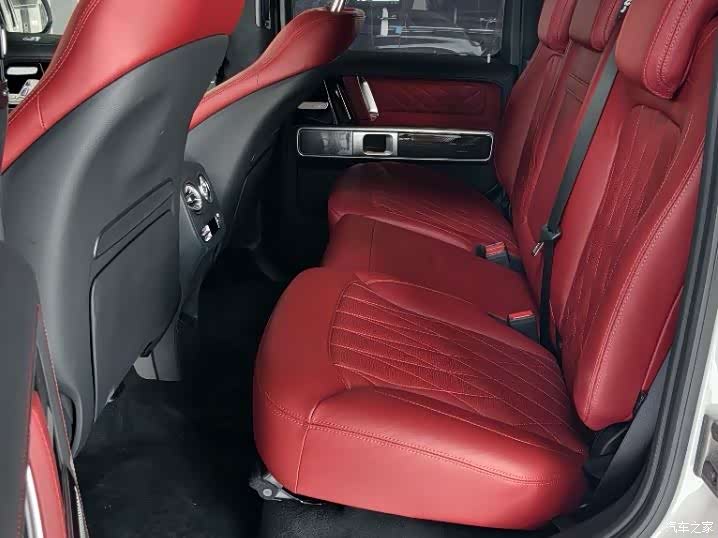 Mercedes-Benz G-Class, 2026 13