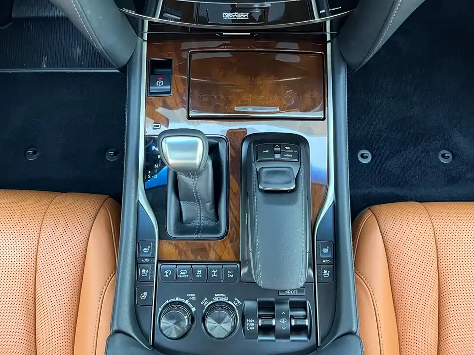Lexus LX
