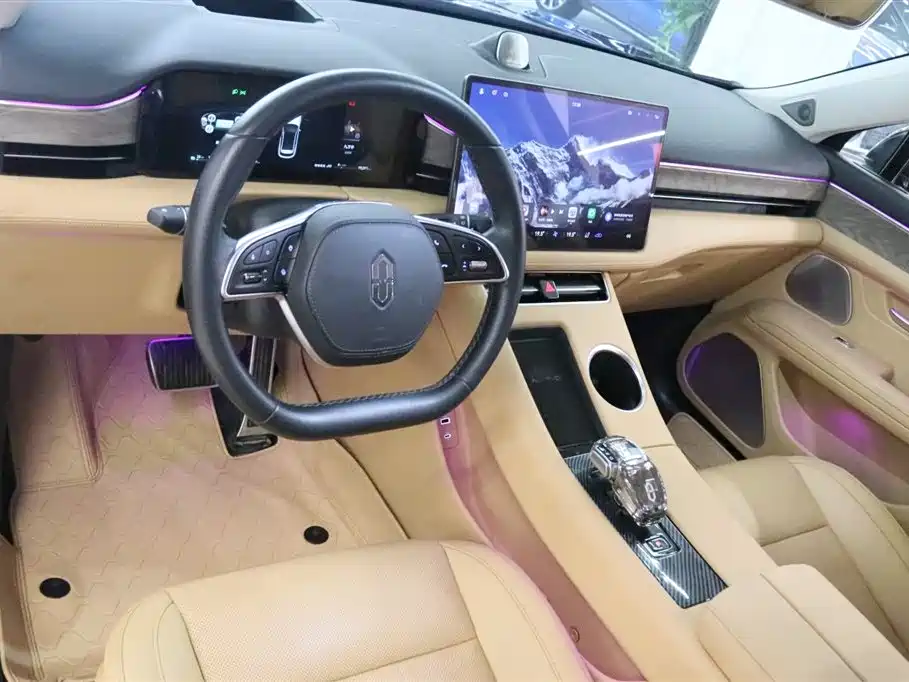 AITO Ask the world M5