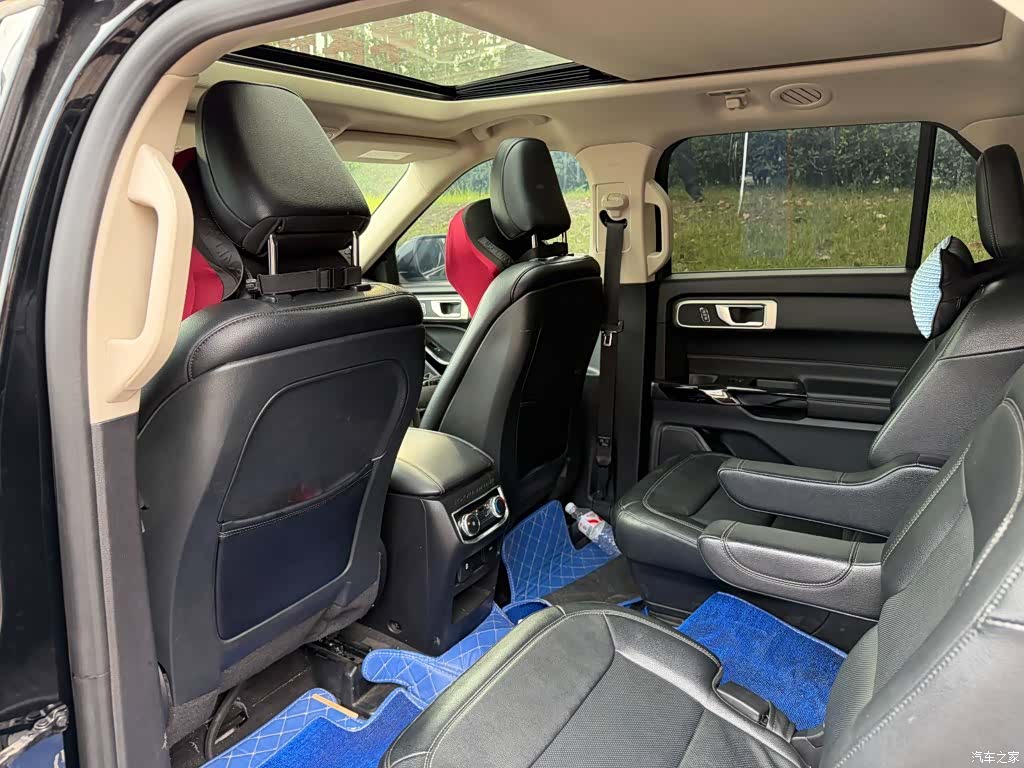 Ford Explorer, 2022 11
