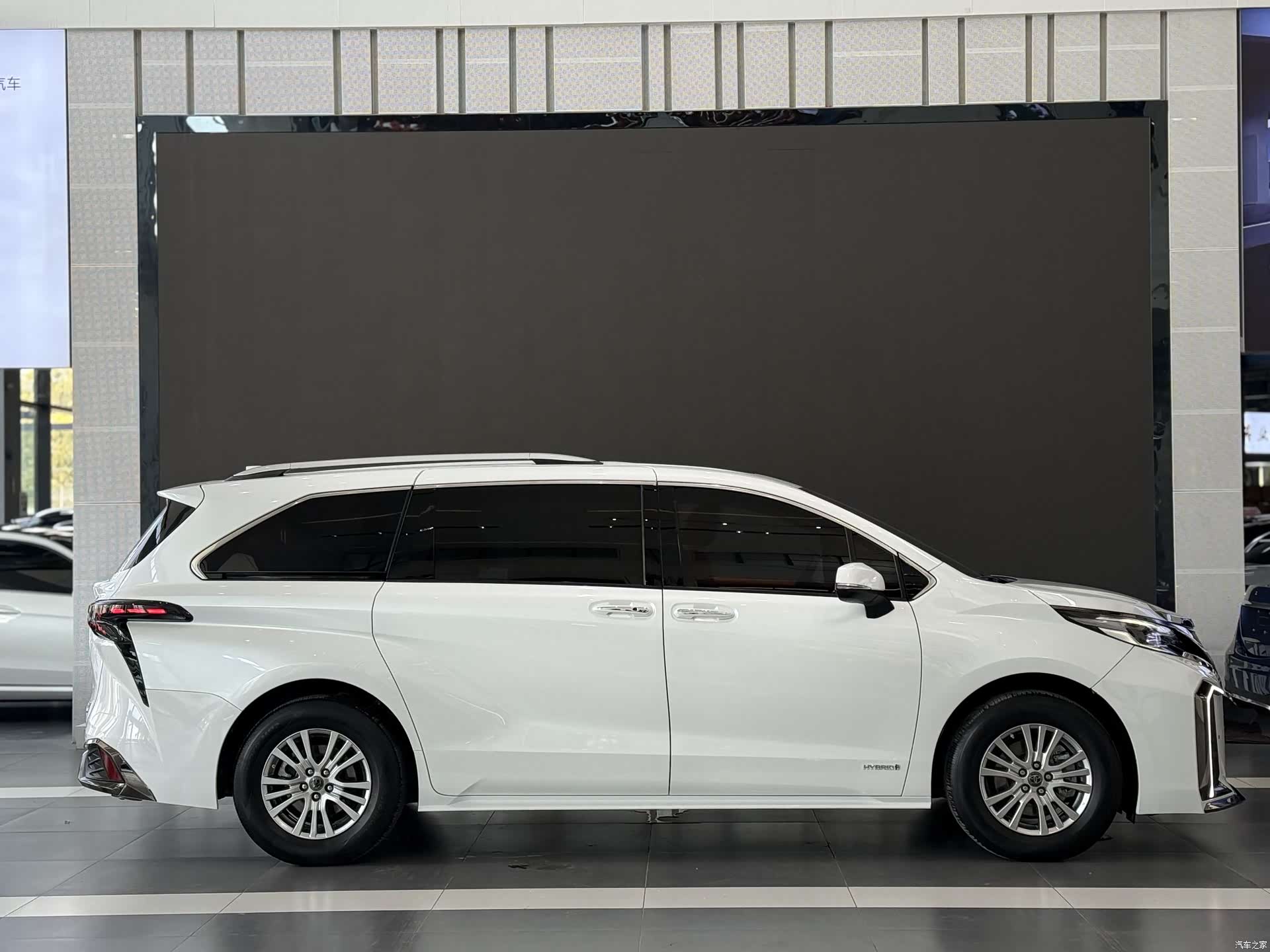 Toyota Sienna, 2023 3