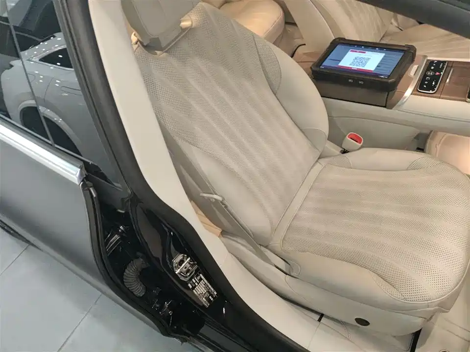 Mercedes-Benz EQS