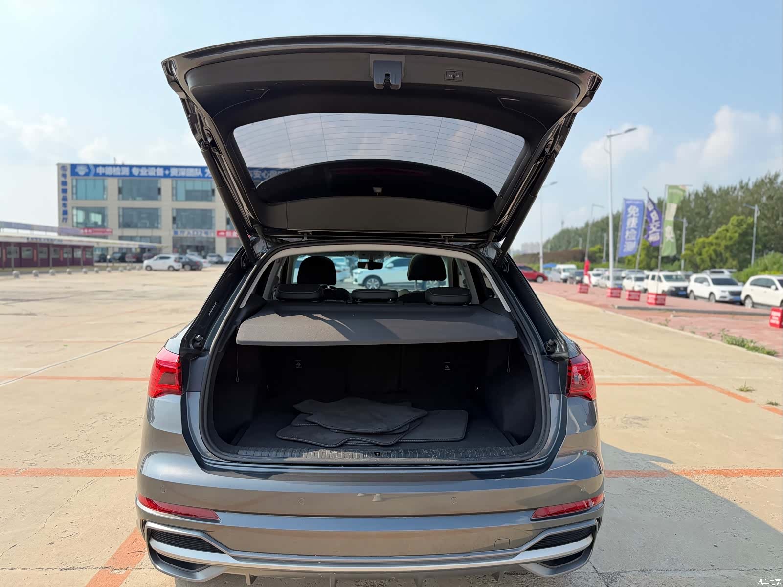 Audi Q3, 2022 10