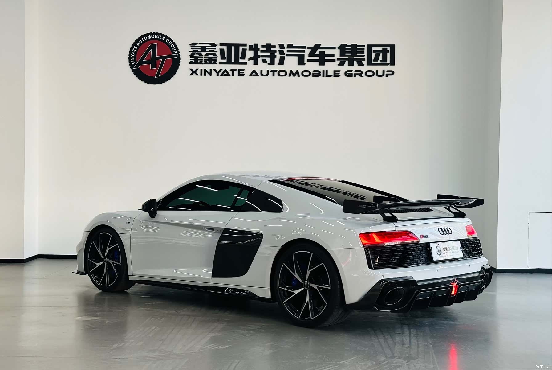 Audi R8, 2023 все фото