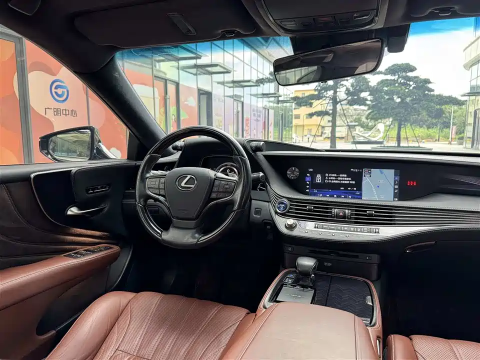 Lexus LS
