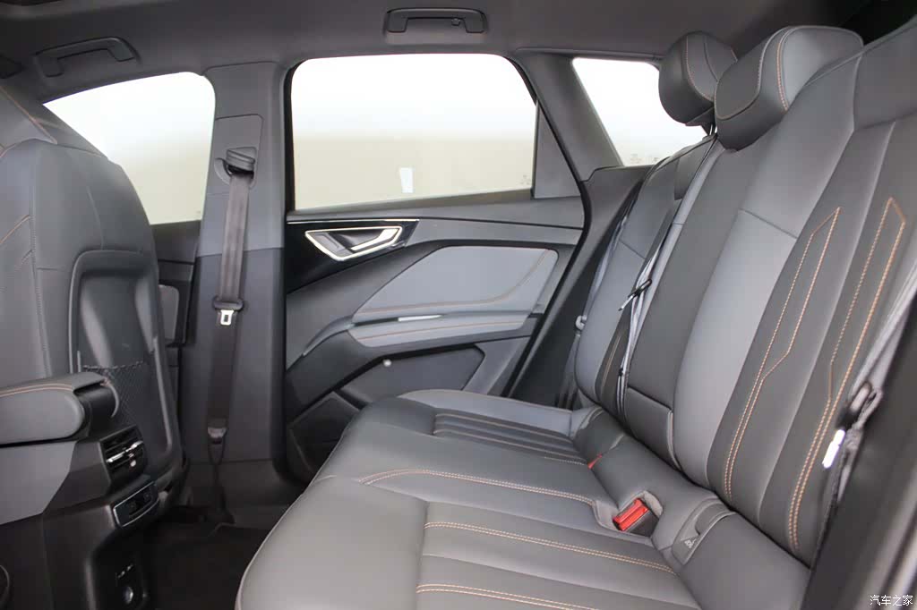 Audi Q4 e-tron, 2025 8
