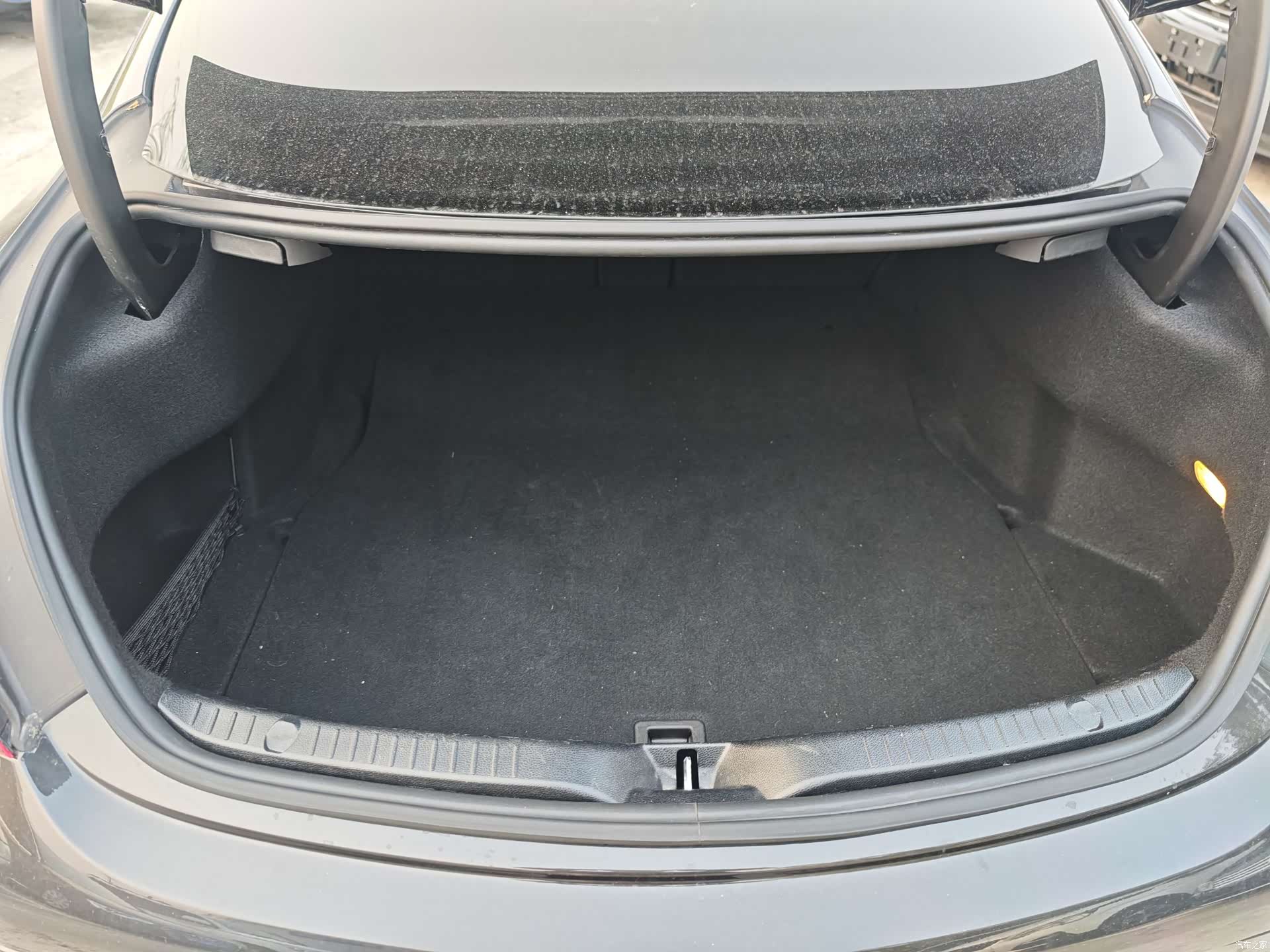 Mercedes-Benz C-Class, 2023 13