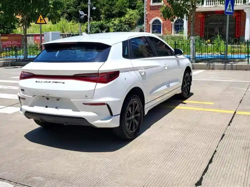 BYD e2
