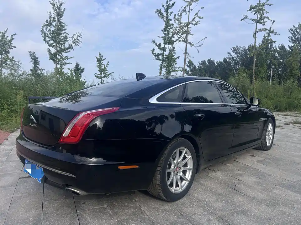 Jaguar XJ