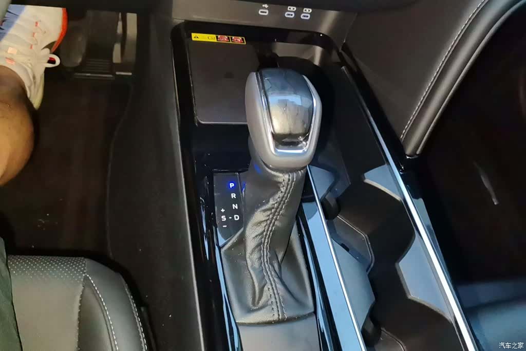 Toyota Camry, 2026 16