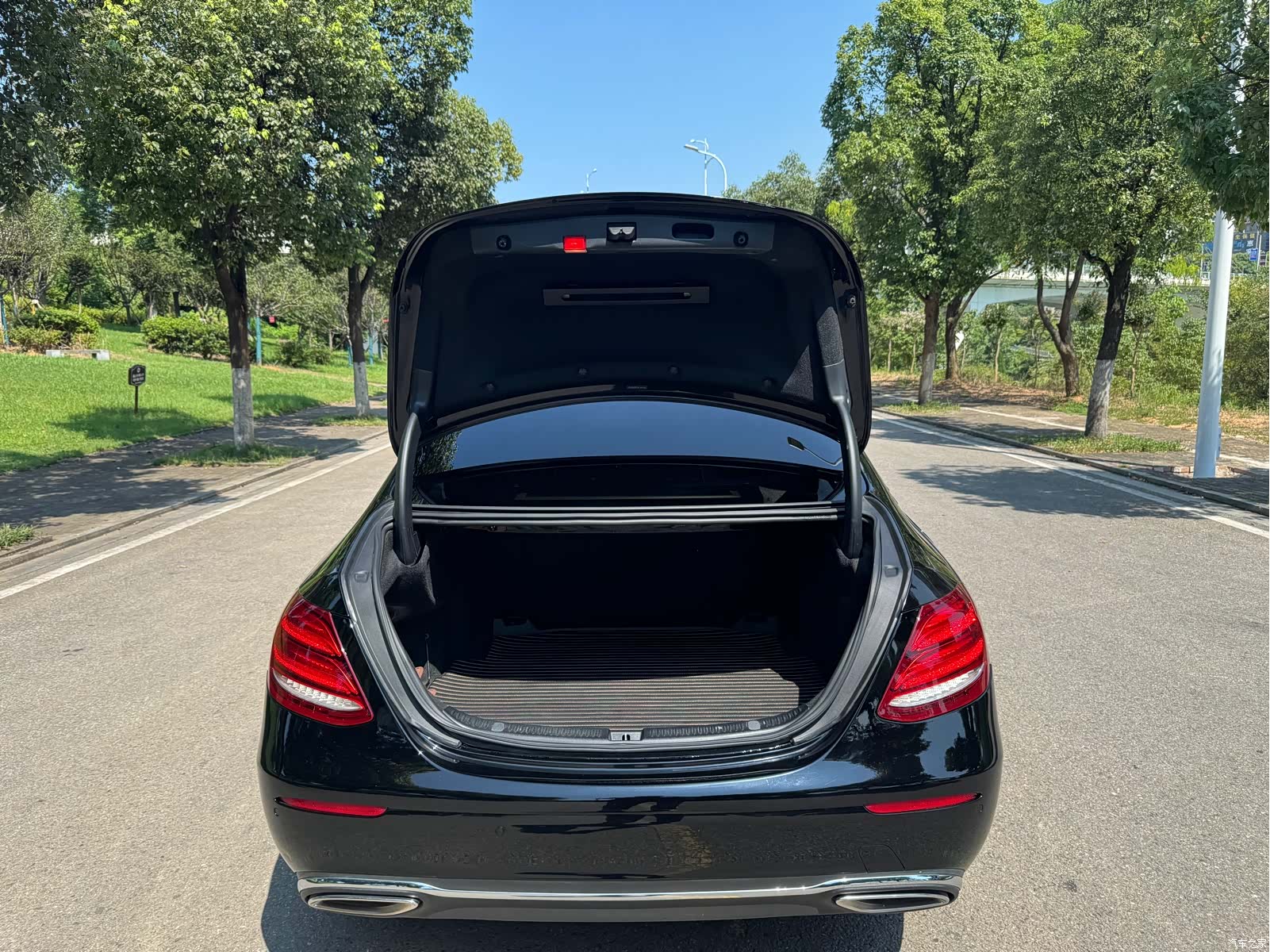 Mercedes-Benz E-Class, 2019 10