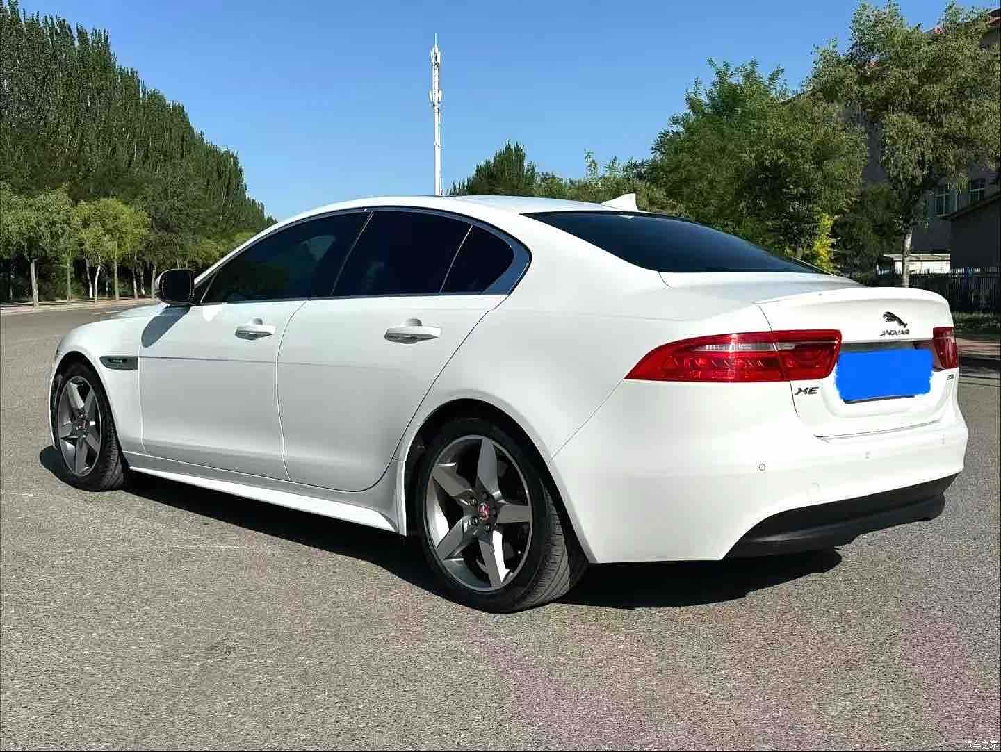 Jaguar XE, 2017 9