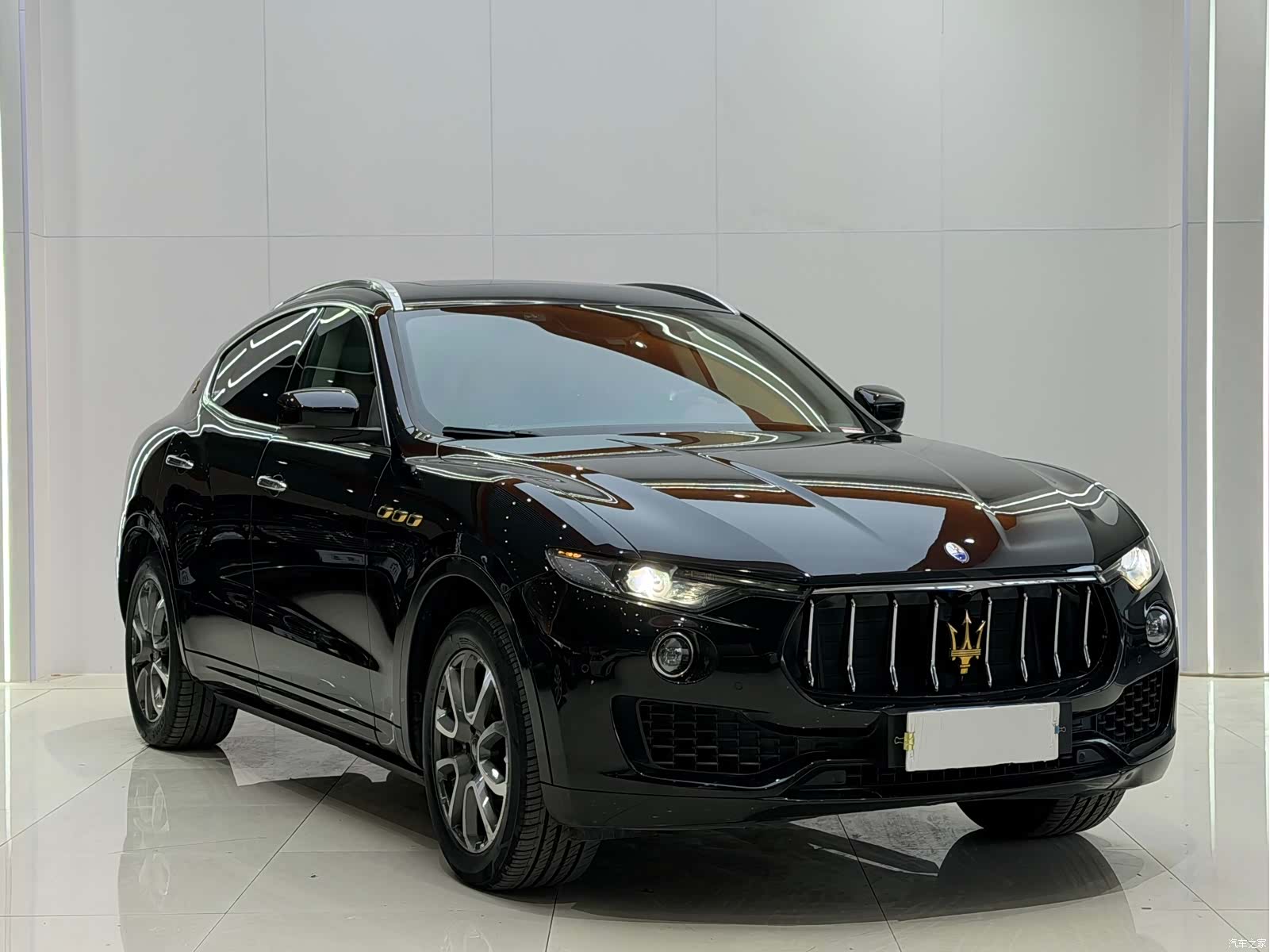 Maserati Levante, 2016 все фото