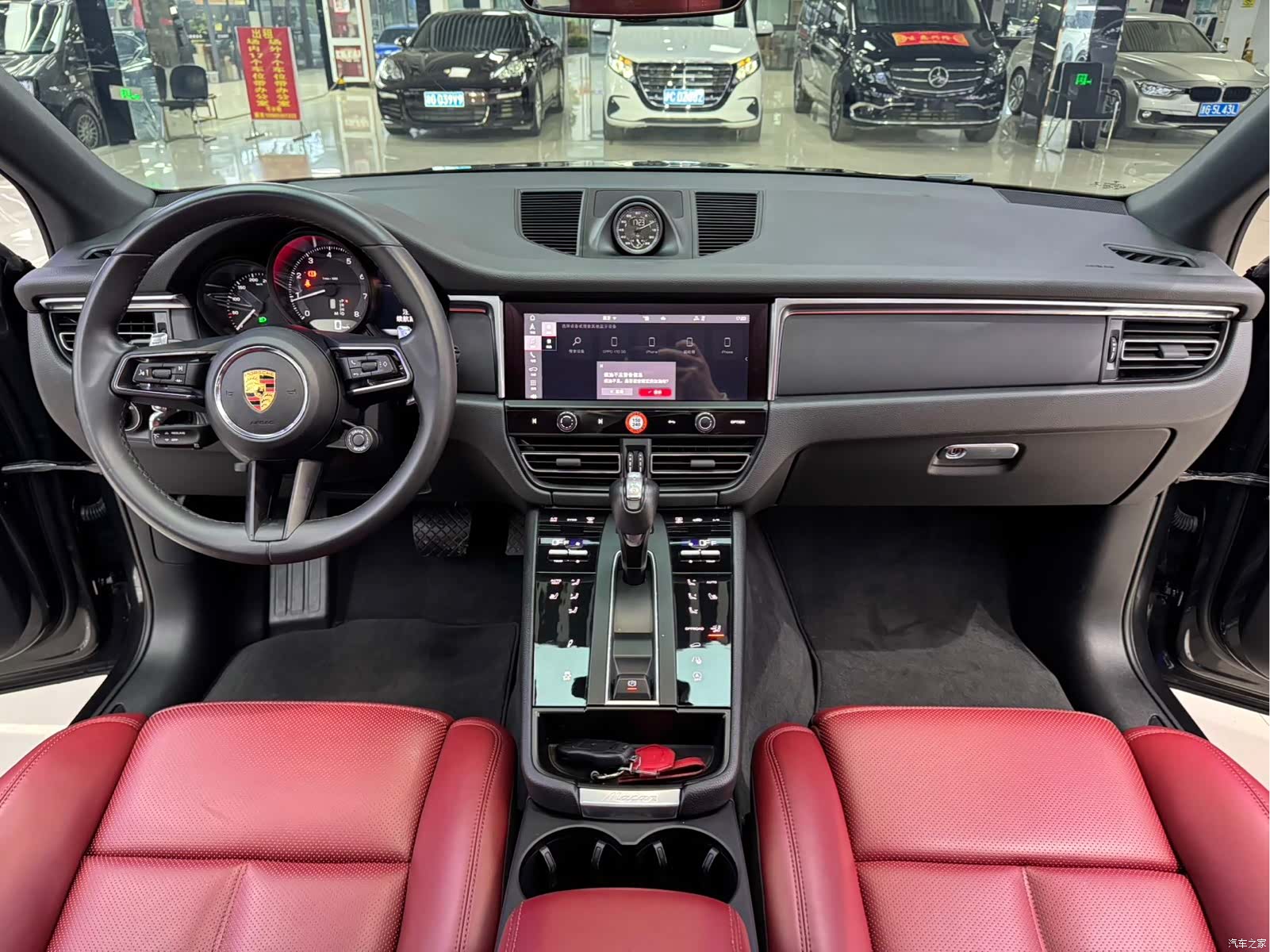 Porsche Macan, 2023 все фото