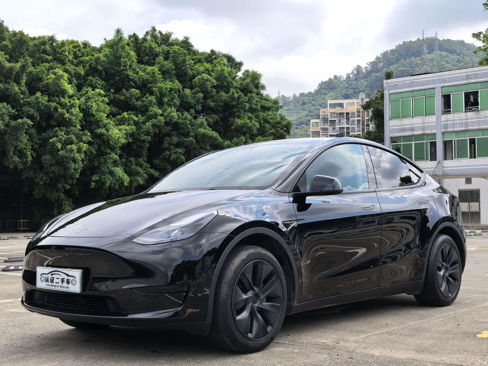 Tesla Model Y, 2023 1