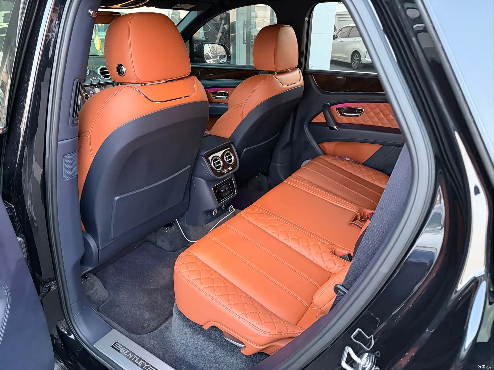 Bentley Bentayga, 2017 все фото