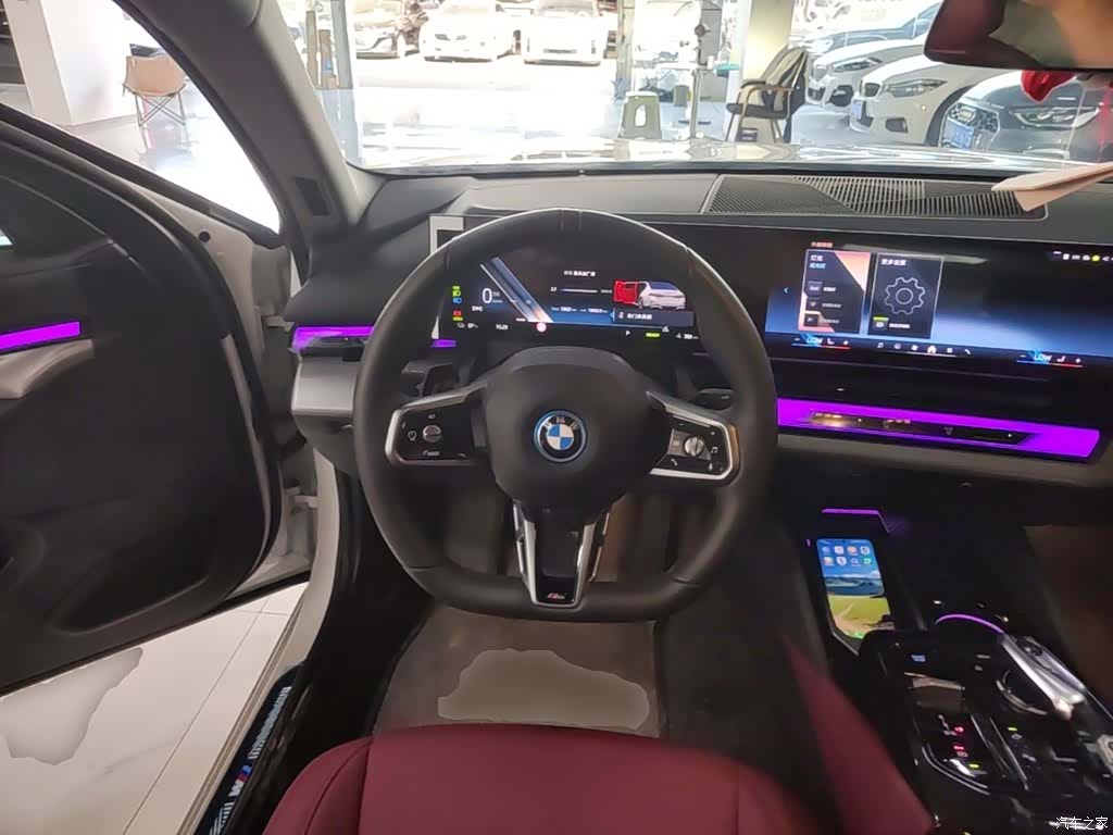 BMW i5, 2025 11