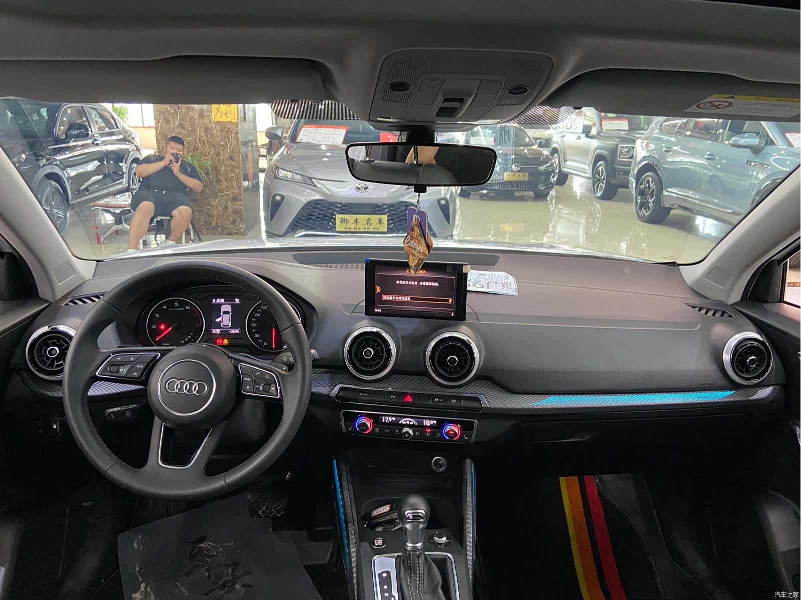 Audi Q2L, 2022 9