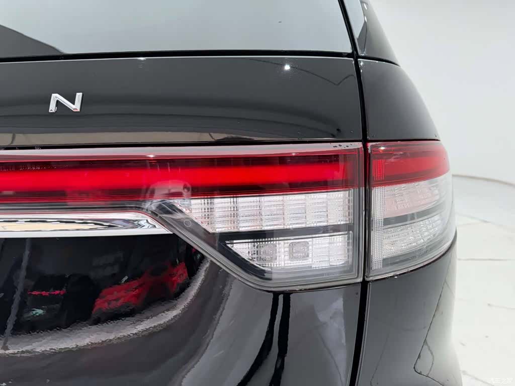 Lincoln Aviator, 2021 10