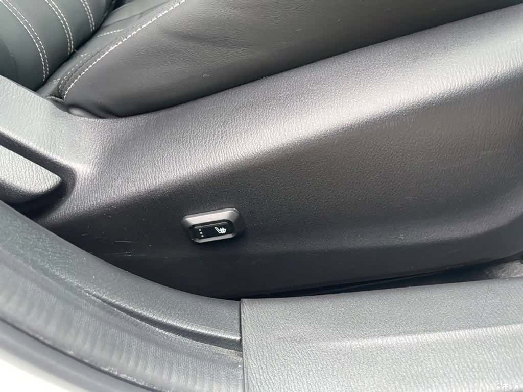 Mazda CX-4, 2023 12