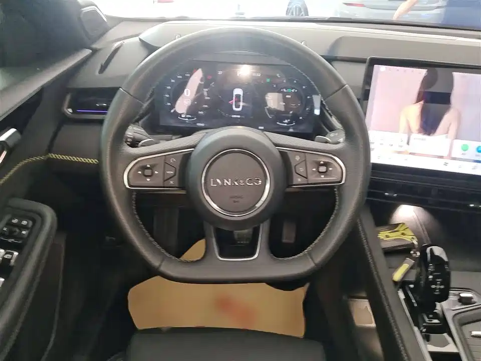Lynk & Co 03