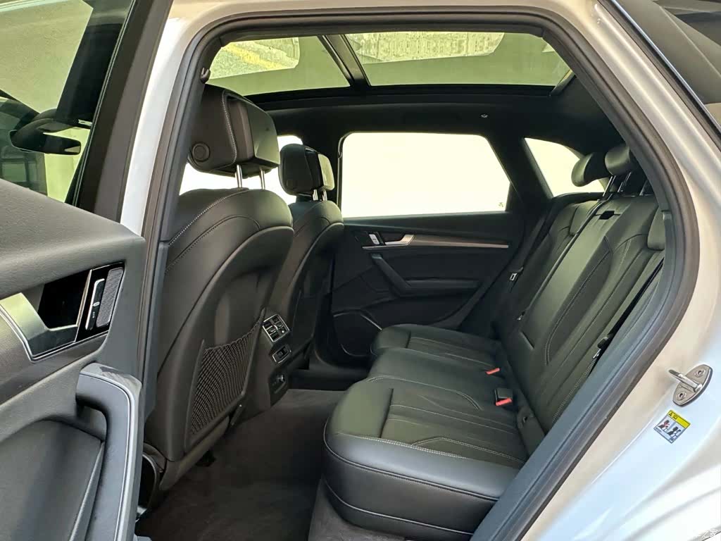 Audi Q5L, 2025 10