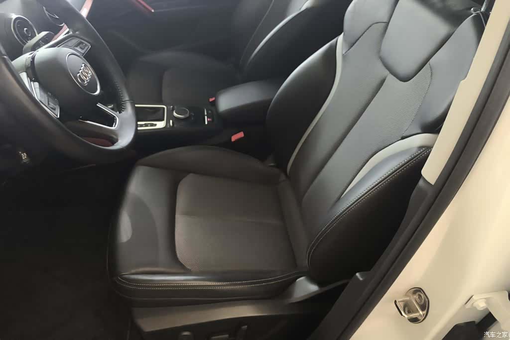 Audi Q2L, 2019 9