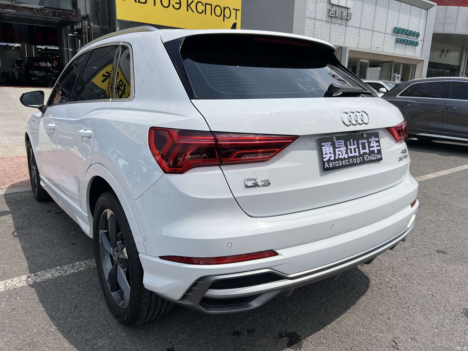 Audi Q3, 2022 4