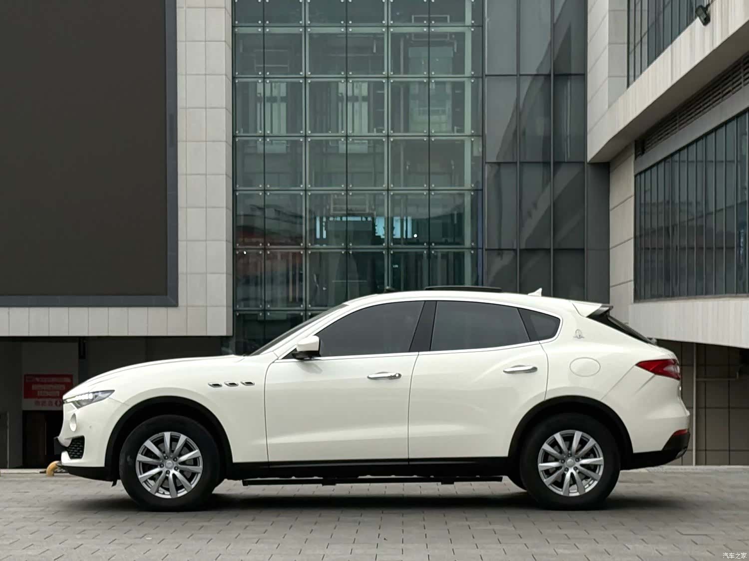 Maserati Levante, 2018 9