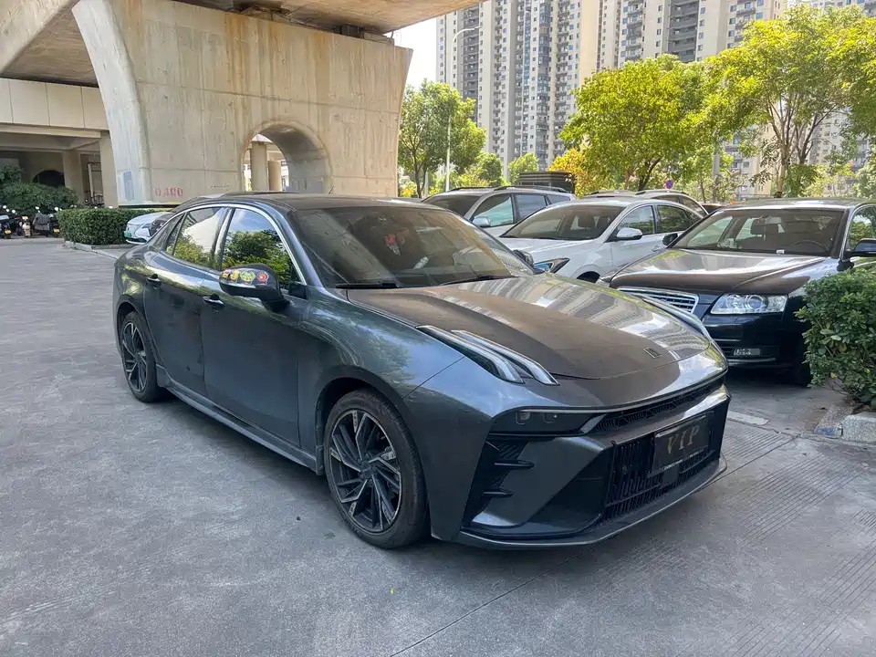 Lynk & Co 03