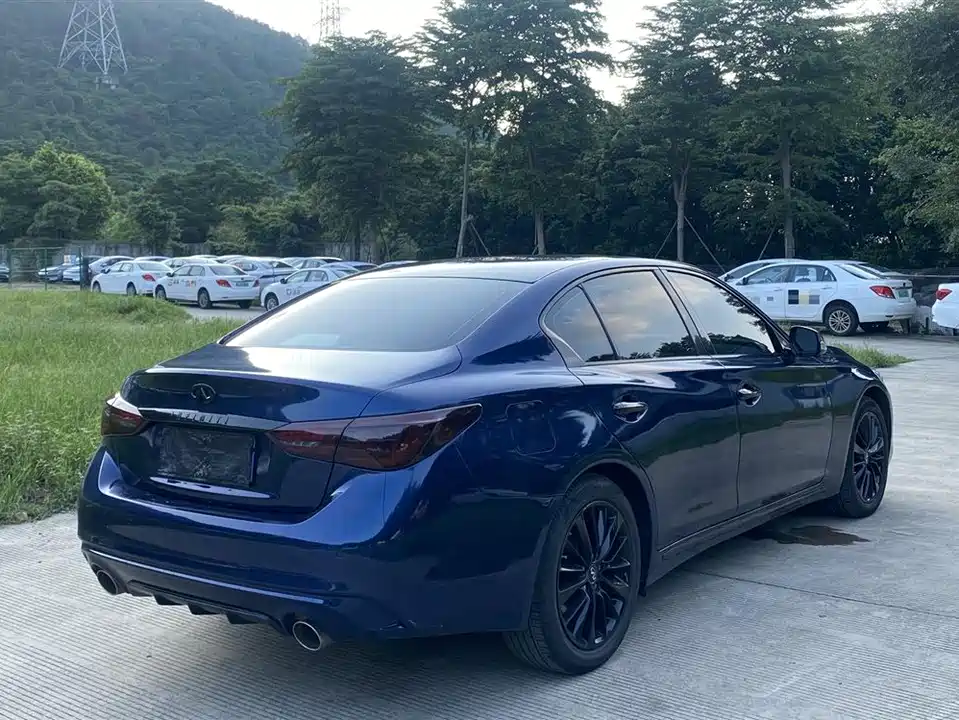 Infiniti Q50L