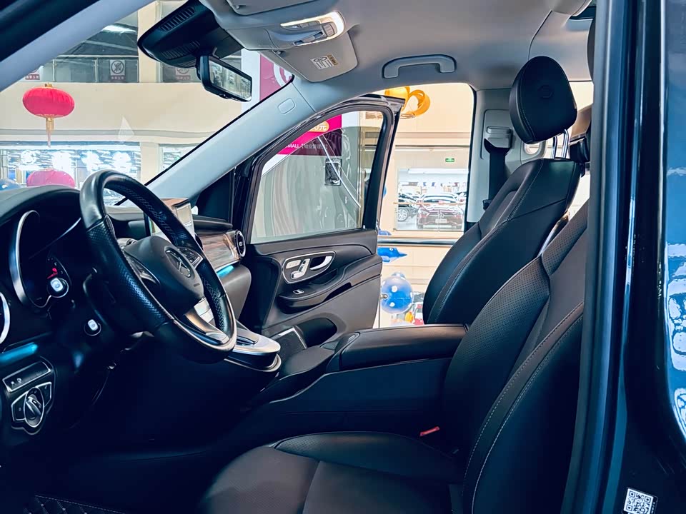 Mercedes-Benz V-class