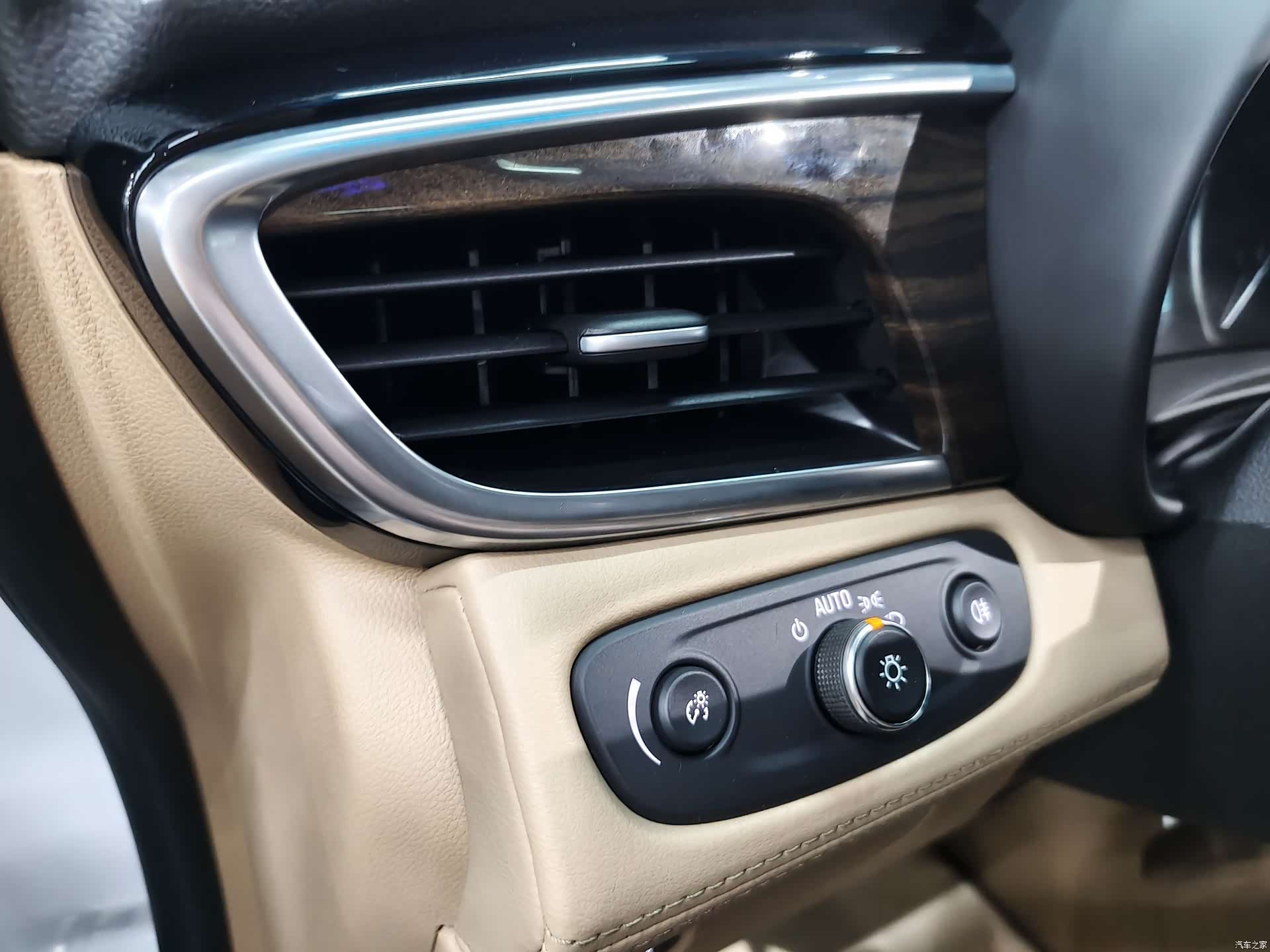 Buick GL8, 2020 10