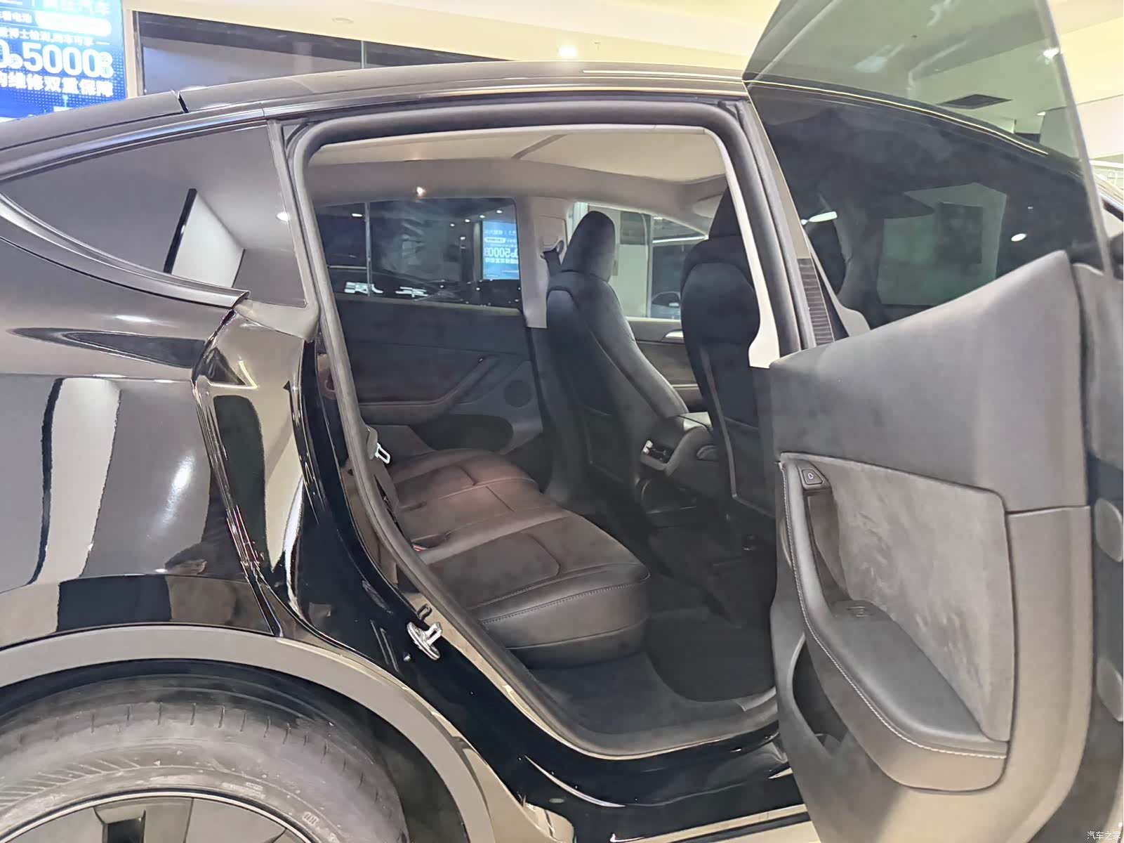 Tesla Model Y, 2023 6