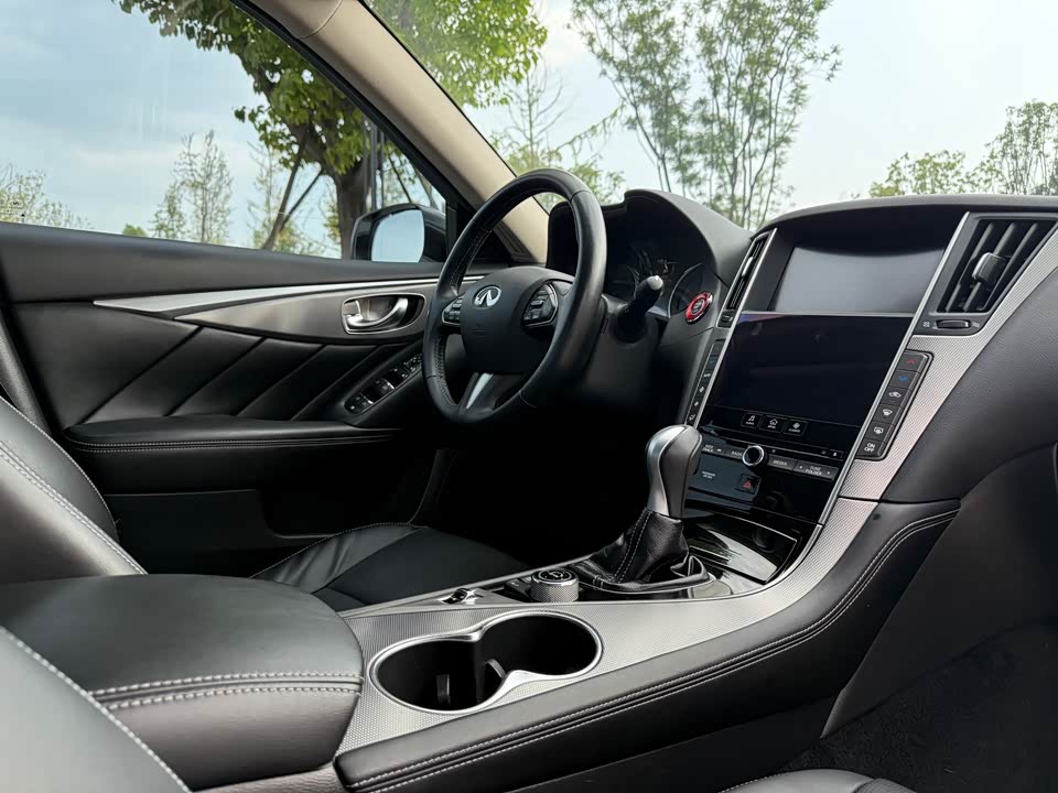 Infiniti Q50L