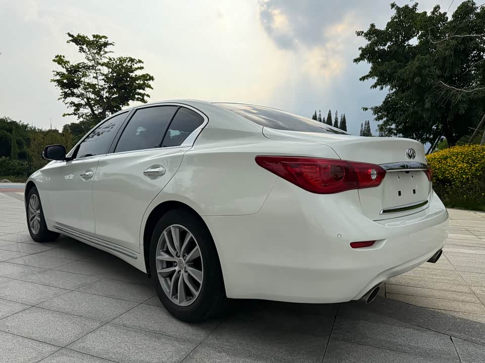 Infiniti Q50L