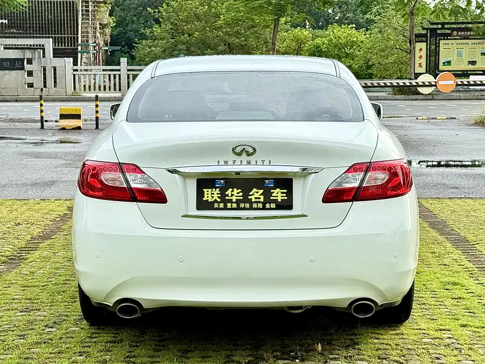 Infiniti Q70