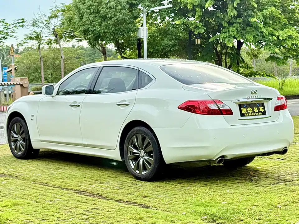 Infiniti Q70