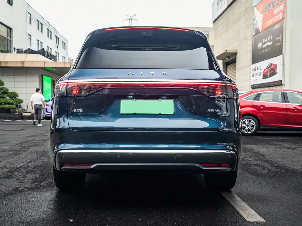 AITO Ask the world M8