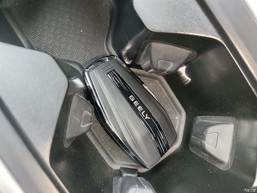Geely X6, 2020 9