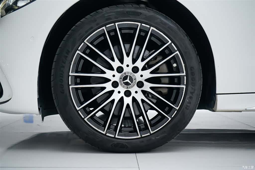 Mercedes-Benz C-Class, 2023 31