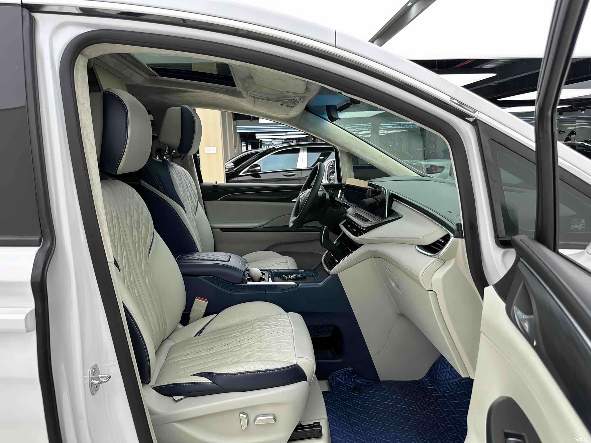 Buick GL8, 2021 4
