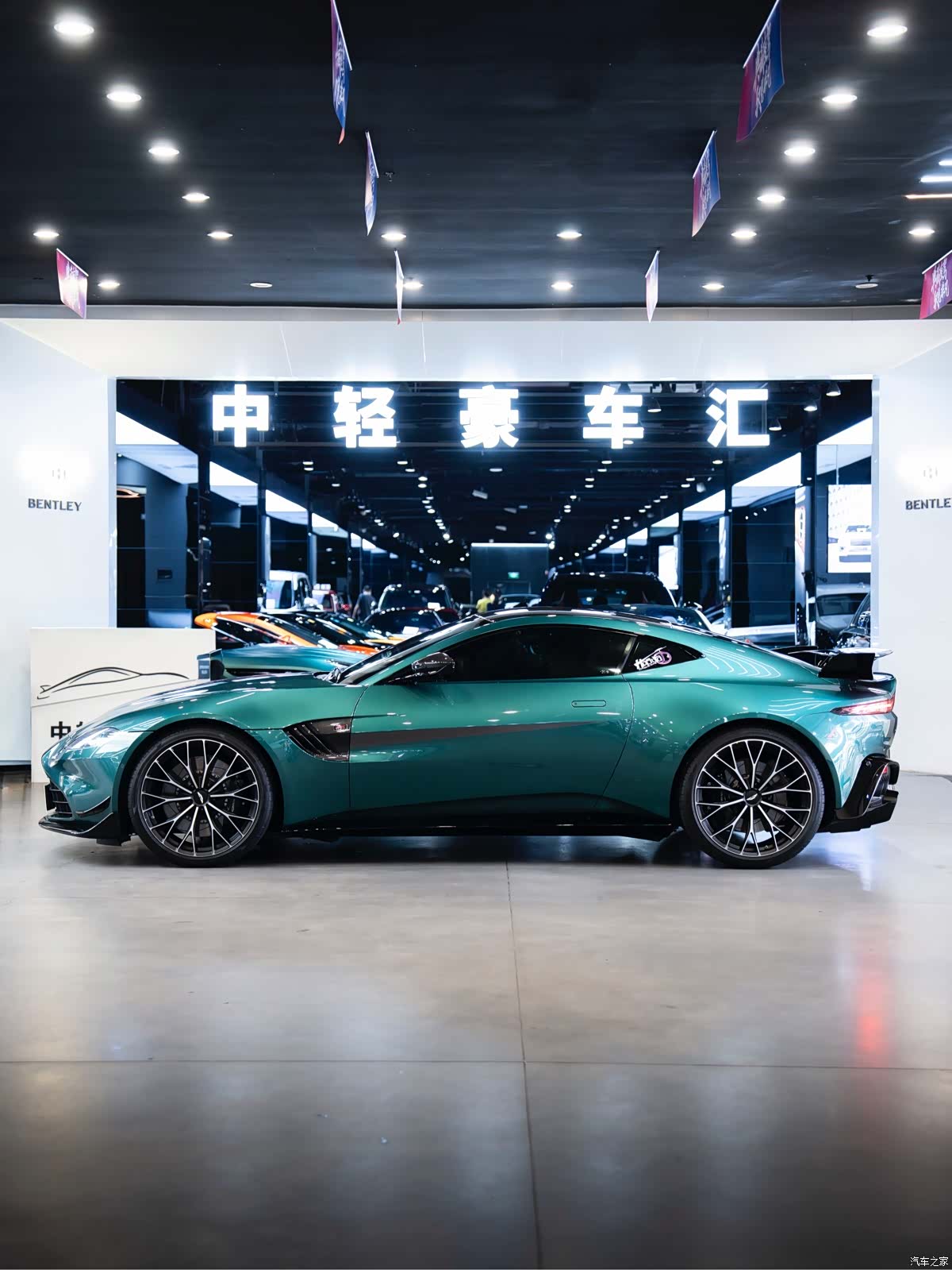 Aston Martin Vantage, 2024 4