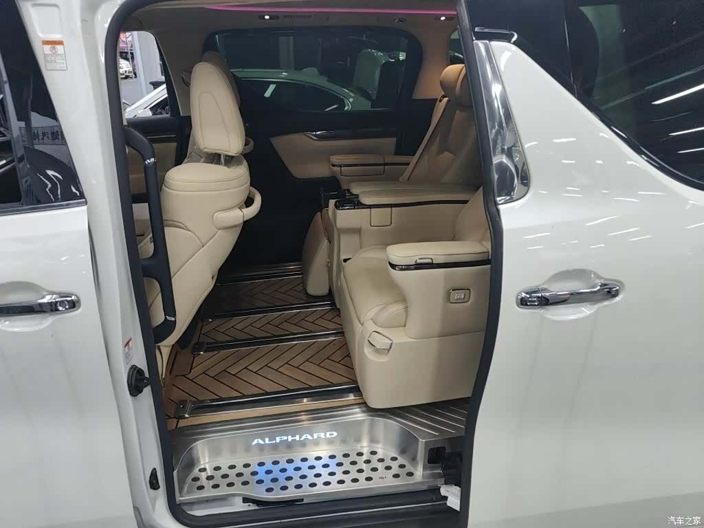 Toyota Alphard, 2021 6