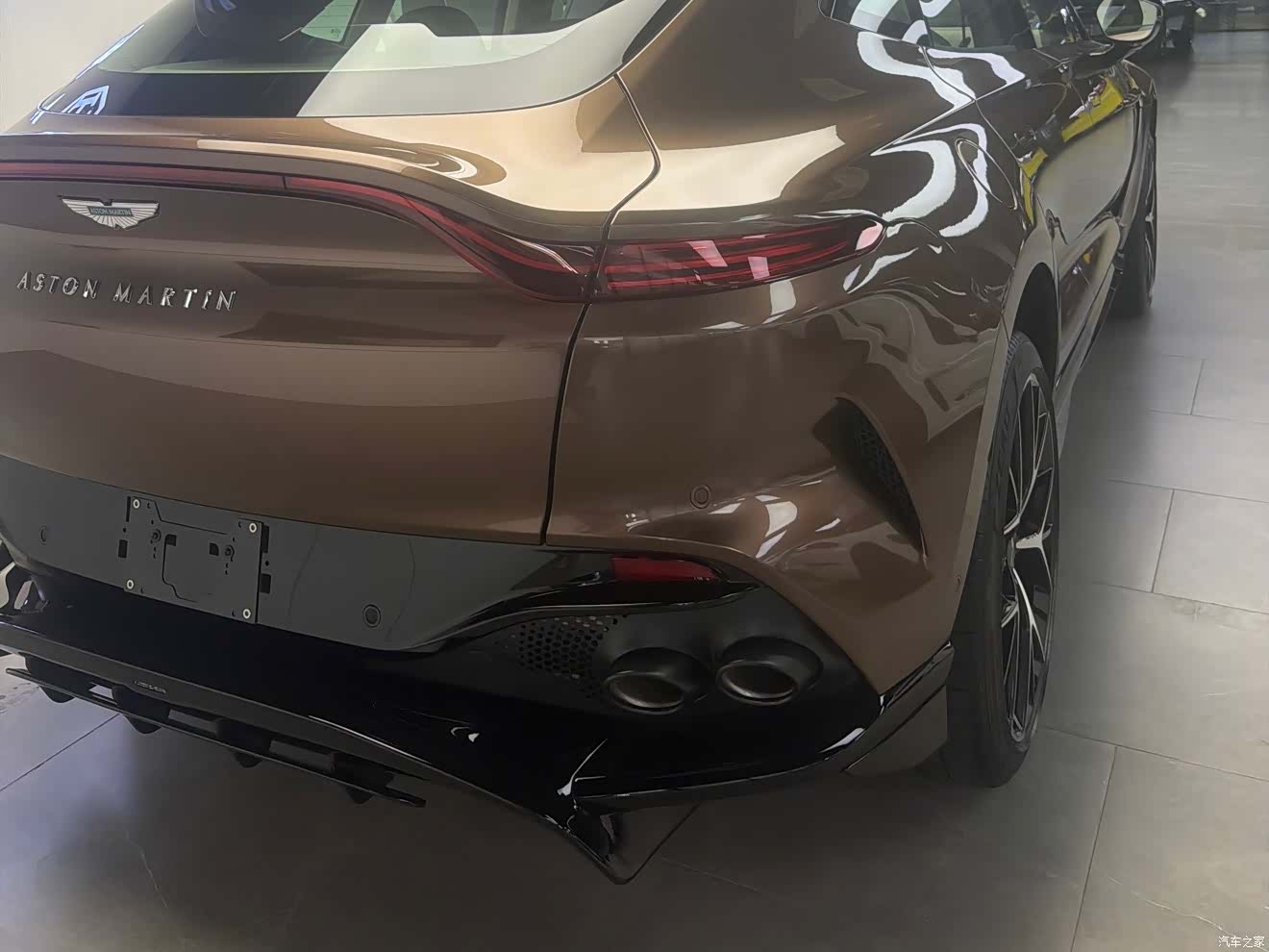 Aston Martin DBX, 2025 15